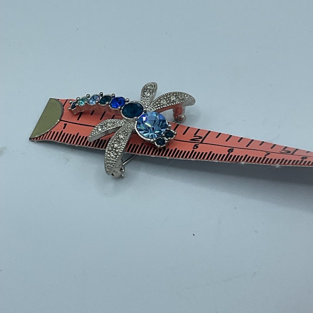 “DRAGONFLY” VINTAGE RHINESTONE PIN/ BROOCH. - Picture 8 of 11